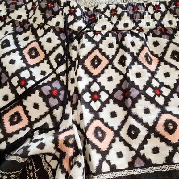 LOFT diamond linen blend shorts size‎ 0 - Picture 4 of 6